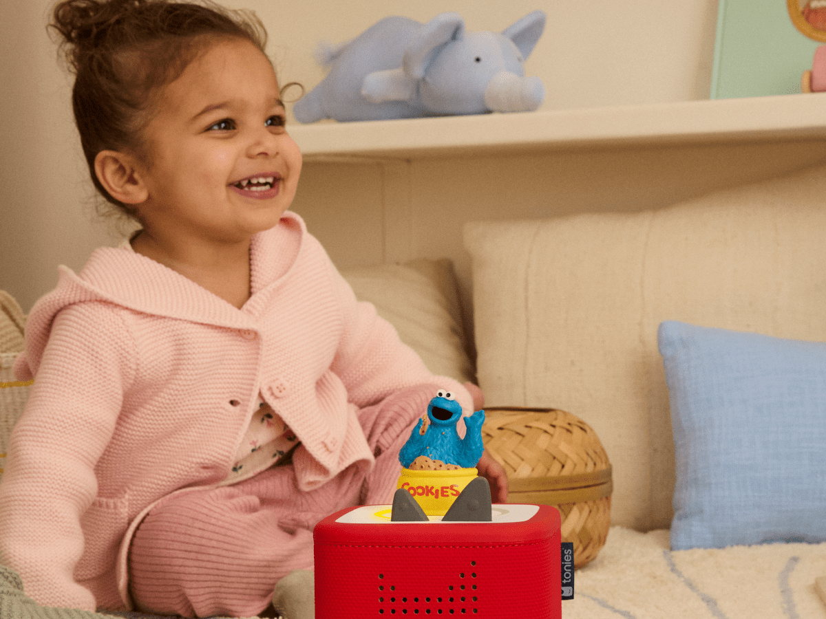 Child Playing With Sesame Street: Cookie Monster Tonie