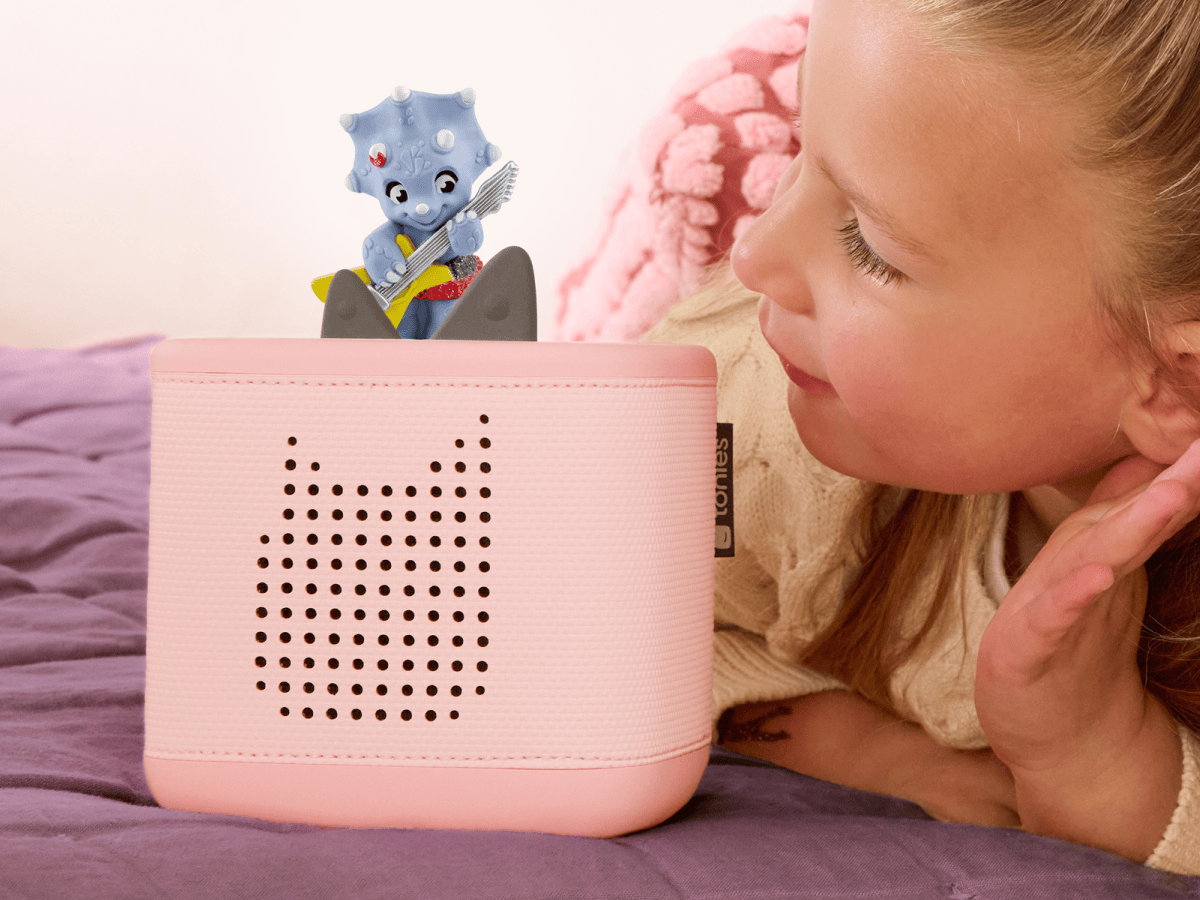 Dino Rockstars: The Greatest Band of Prehistoric Time Tonie on a pink toniebox 2 and a child listening