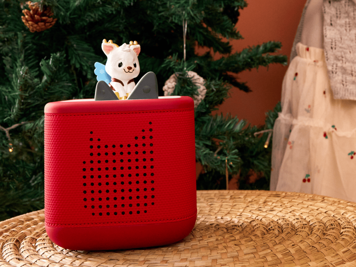 Holly's Christmas Adventure Advent Calendar Tonie on a red toniebox 2