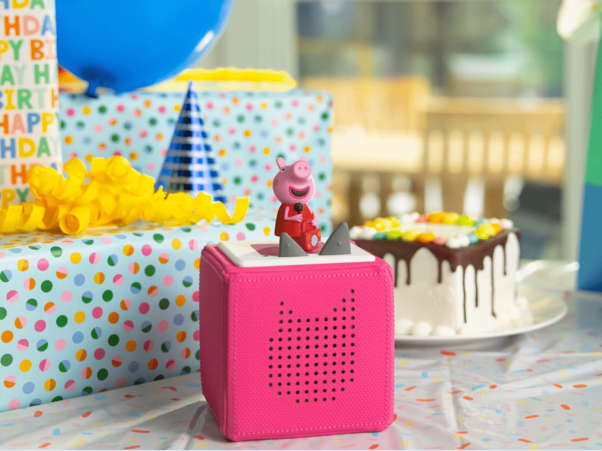 Child Playing With Peppa Pig: My First Album Tonie