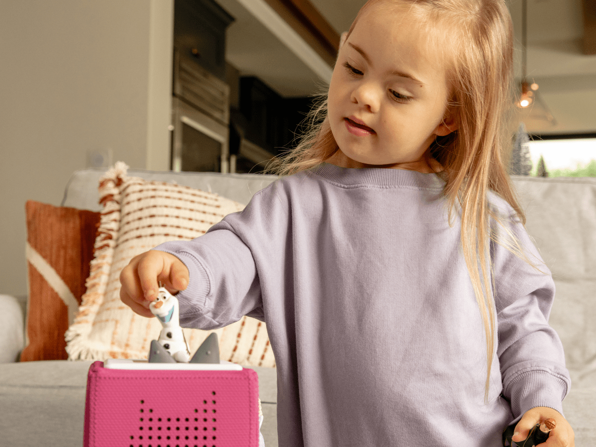 Child Playing With Disney Frozen: Olaf Tonie