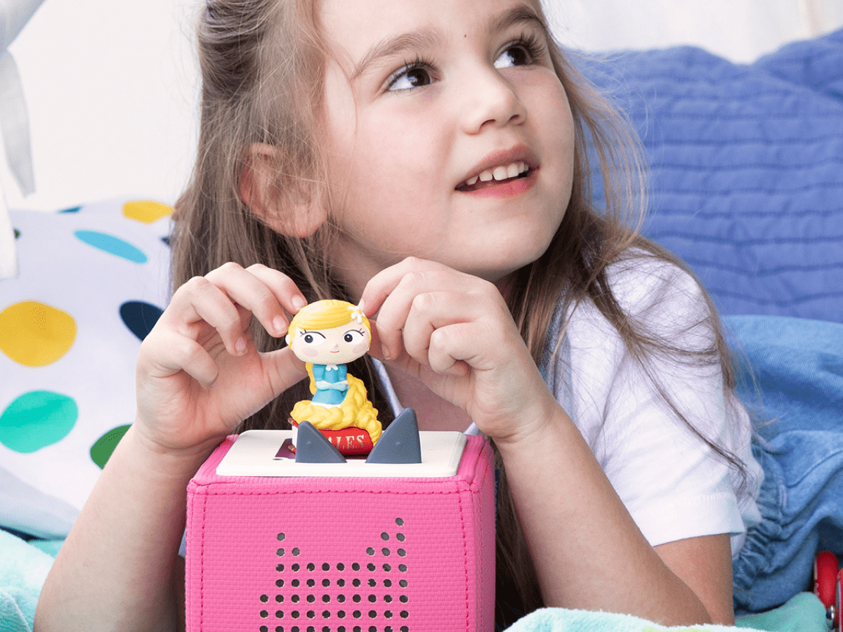 Child Playing With Favorite Tales: Rapunzel & Other Fairy Tales Tonie