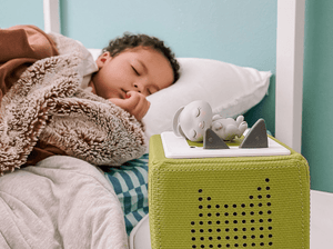 Child Playing With Sleepy Rabbit: Classical Music From The Sleepy Forest